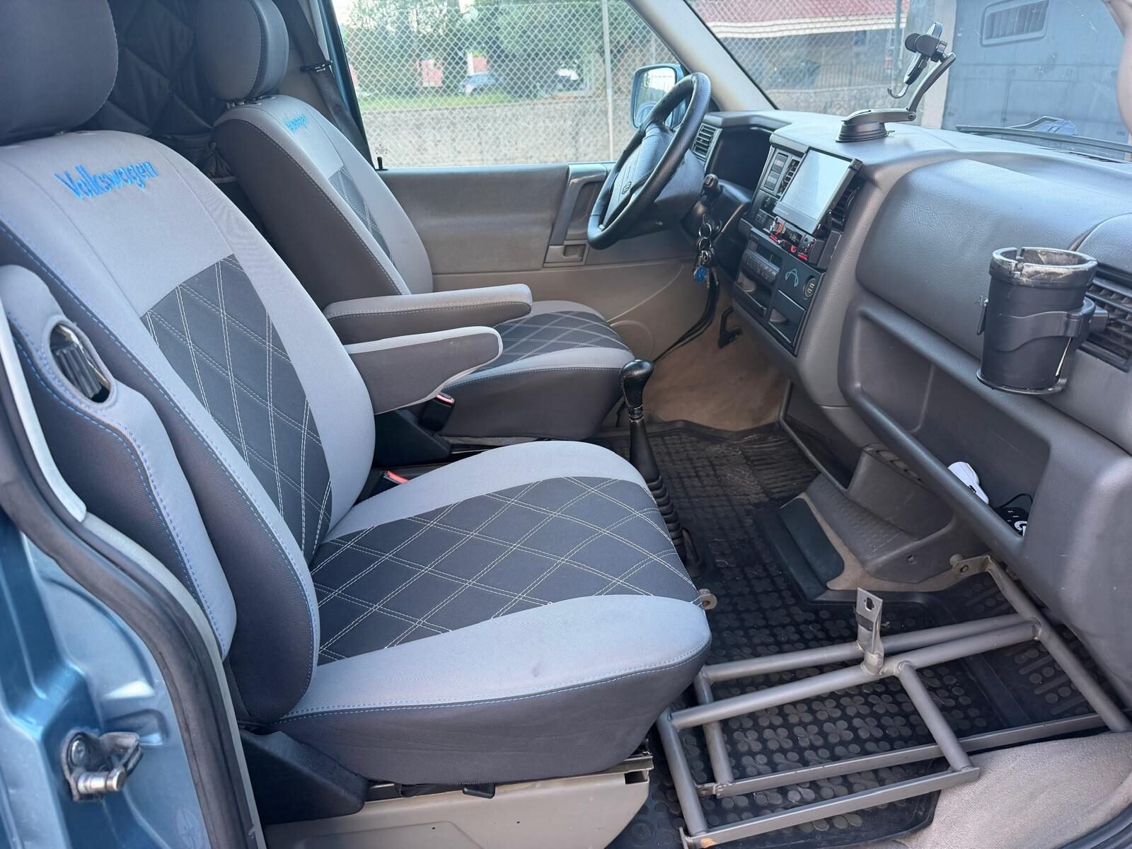 VOLKSWAGEN MULTIVAN 2.5 TDI