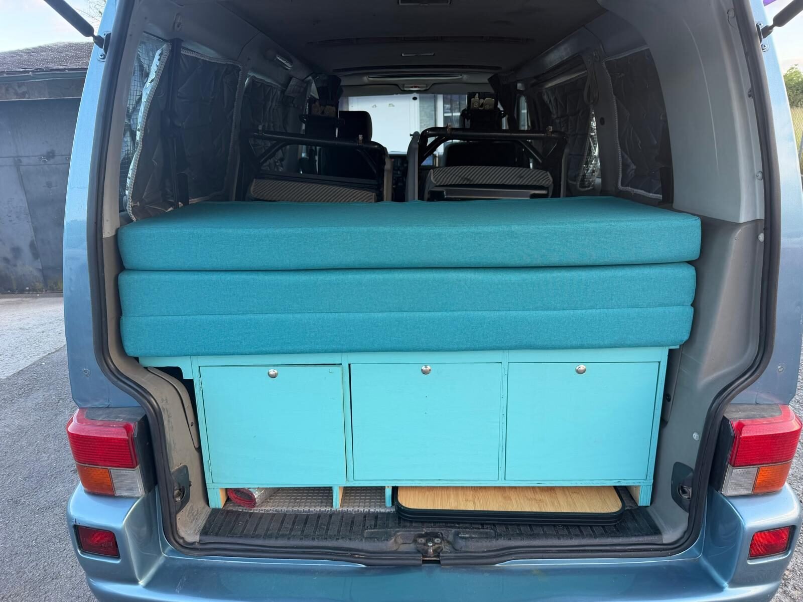 VOLKSWAGEN MULTIVAN 2.5 TDI
