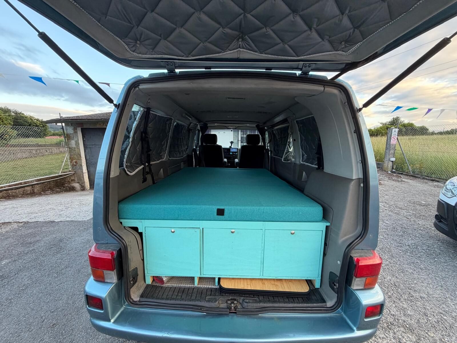 VOLKSWAGEN MULTIVAN 2.5 TDI