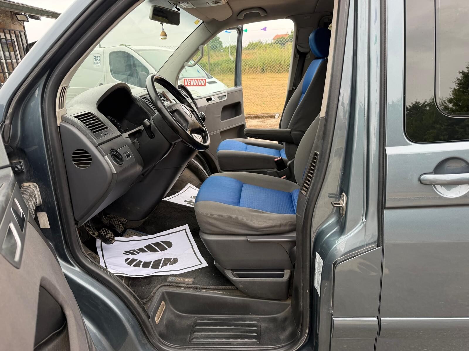 VOLKSWAGEN MULTIVAN 2.5 TDI