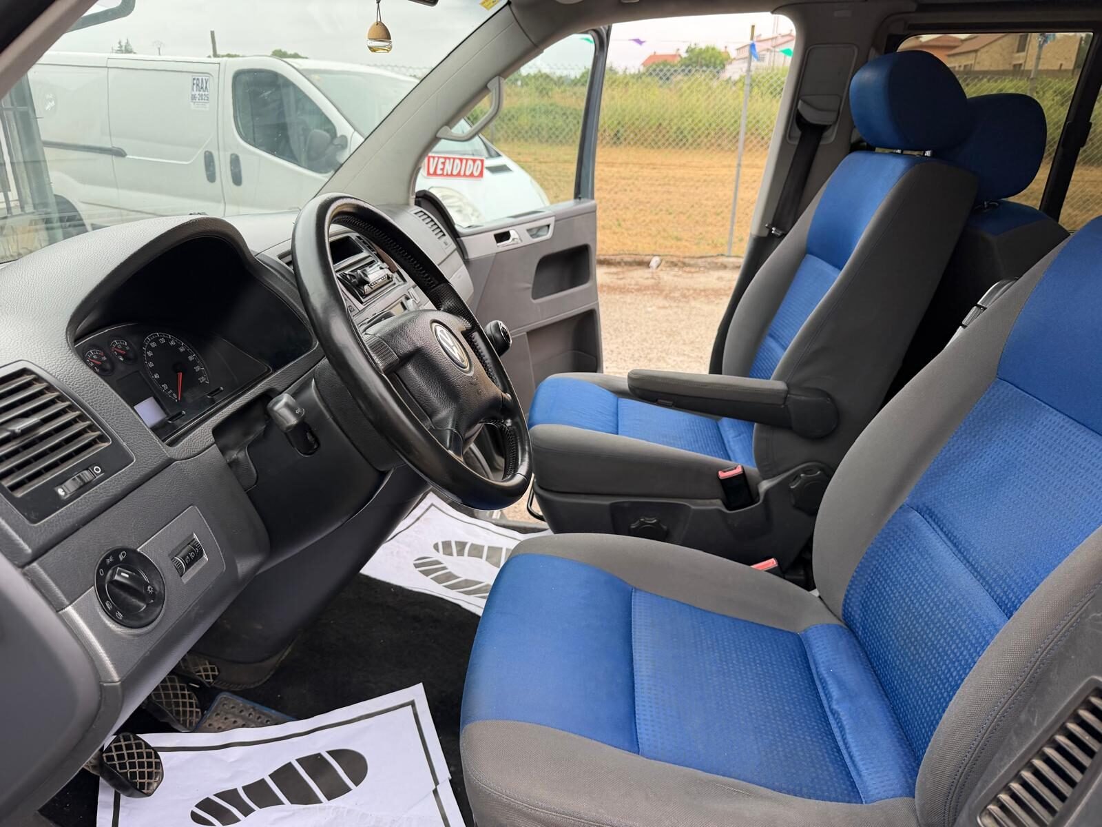 VOLKSWAGEN MULTIVAN 2.5 TDI