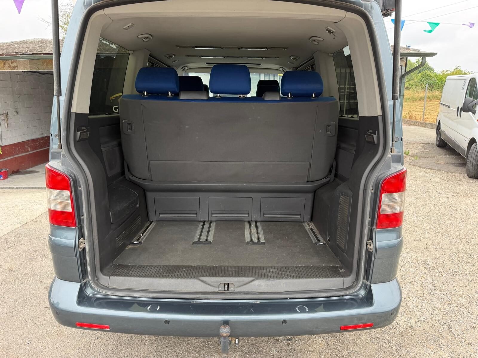 VOLKSWAGEN MULTIVAN 2.5 TDI