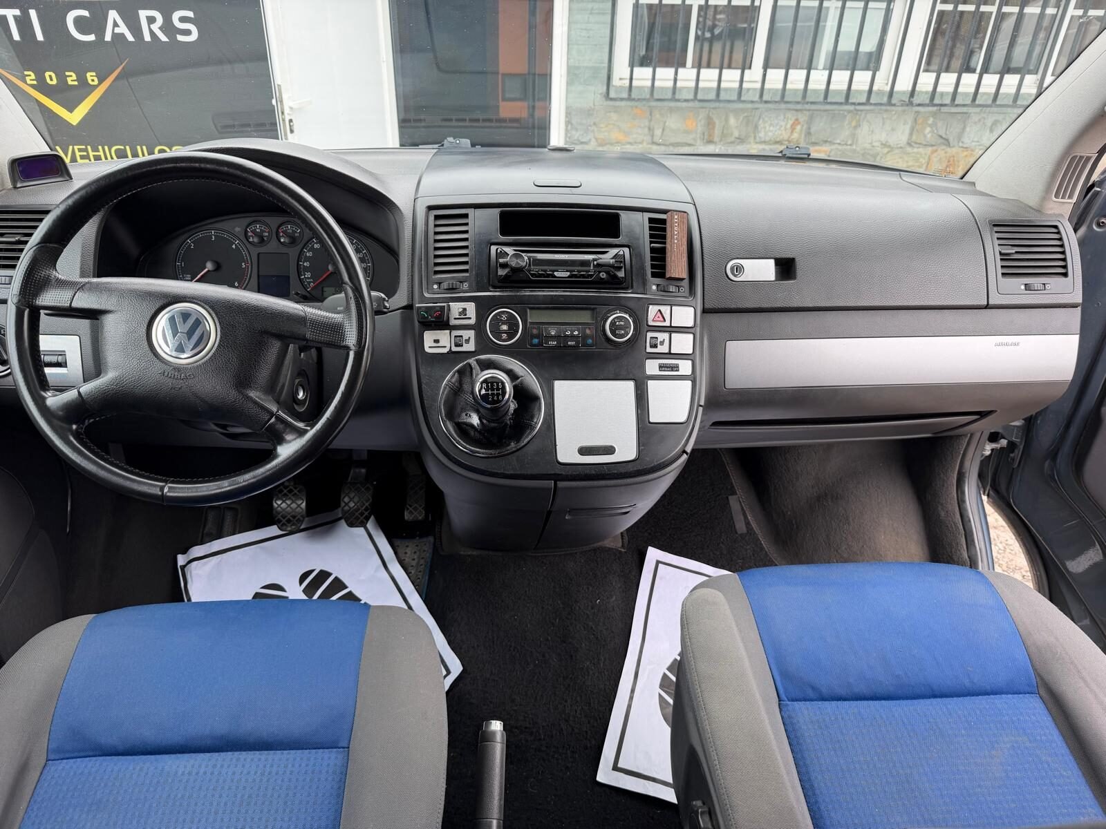 VOLKSWAGEN MULTIVAN 2.5 TDI