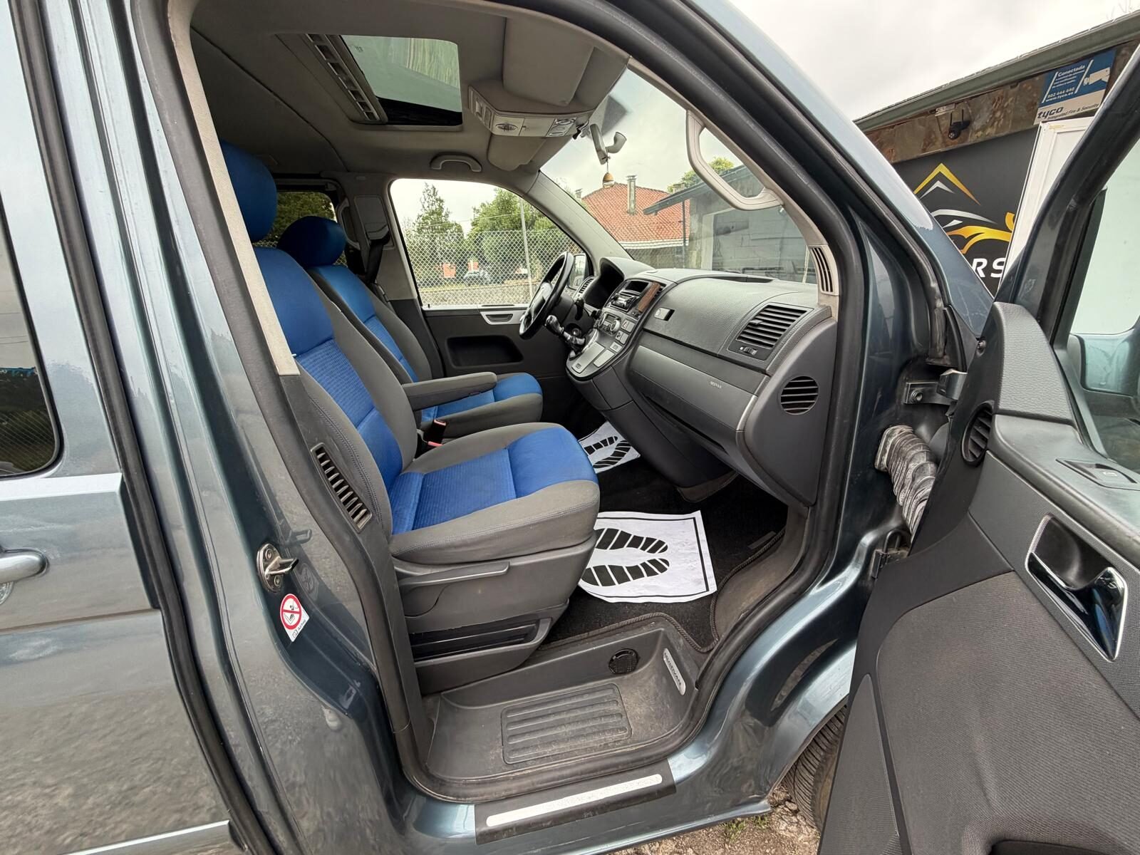 VOLKSWAGEN MULTIVAN 2.5 TDI