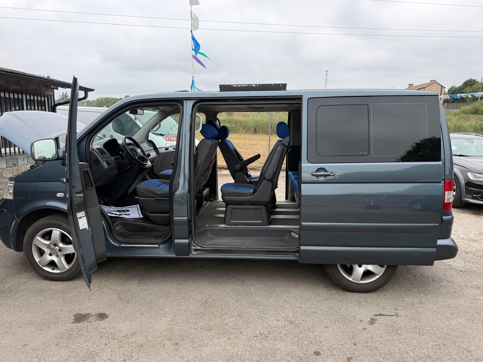 VOLKSWAGEN MULTIVAN 2.5 TDI