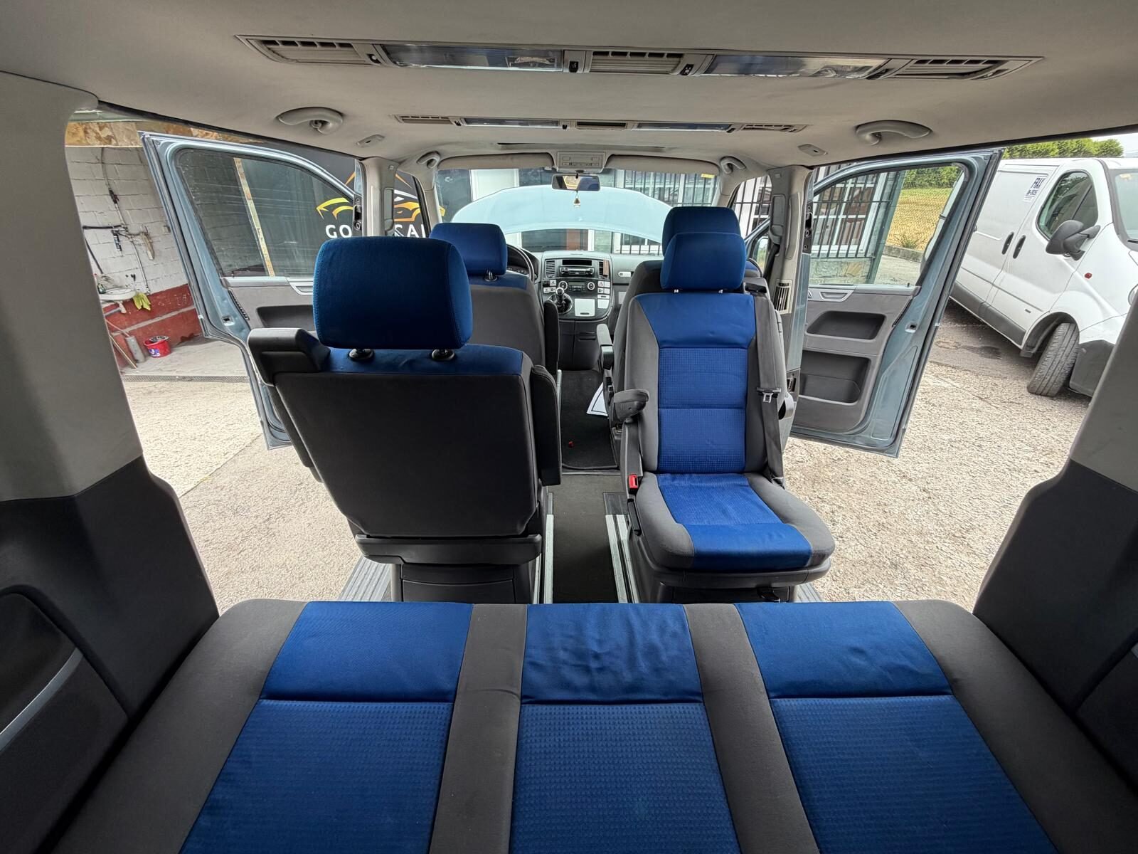 VOLKSWAGEN MULTIVAN 2.5 TDI