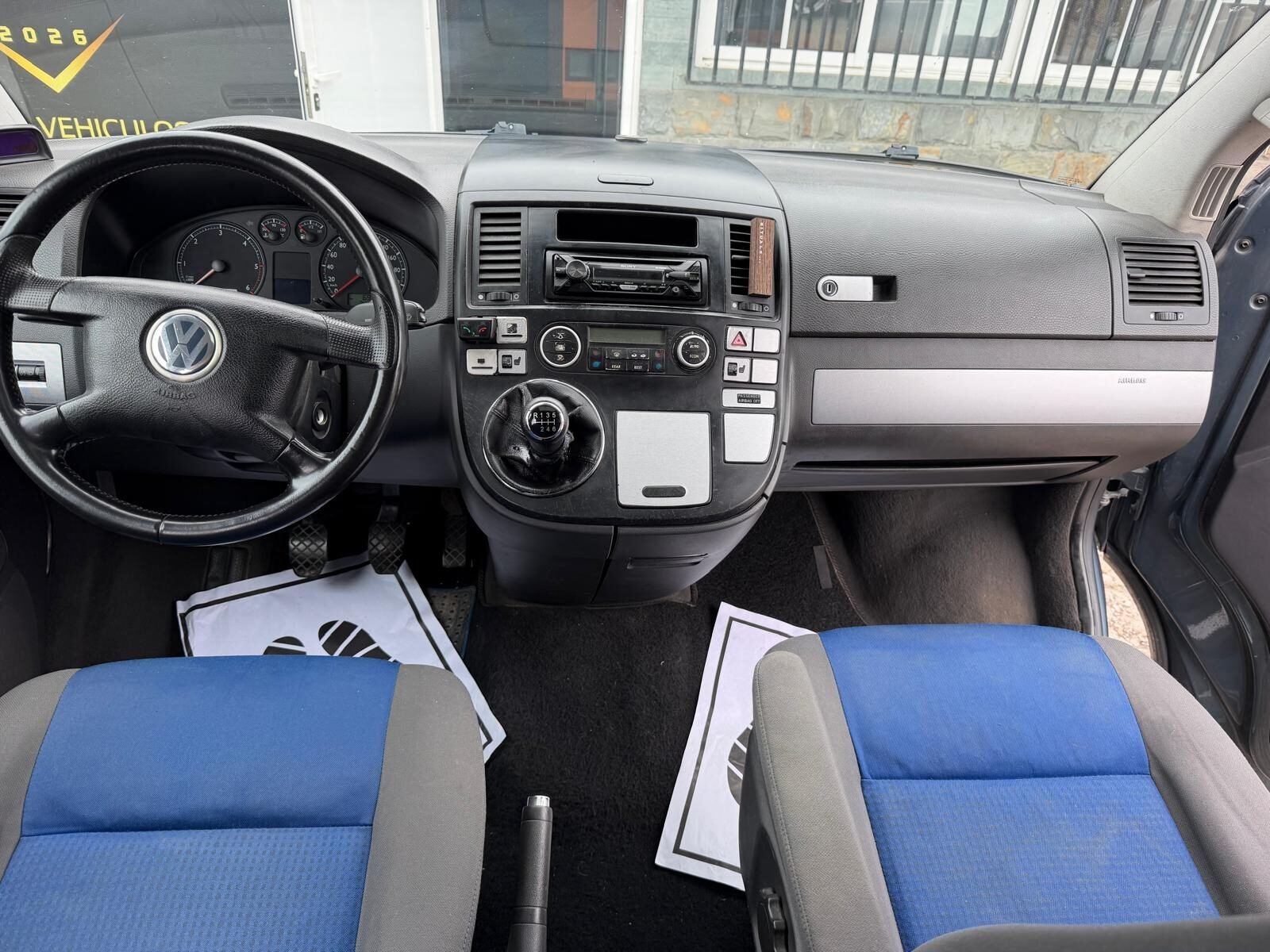 VOLKSWAGEN MULTIVAN 2.5 TDI