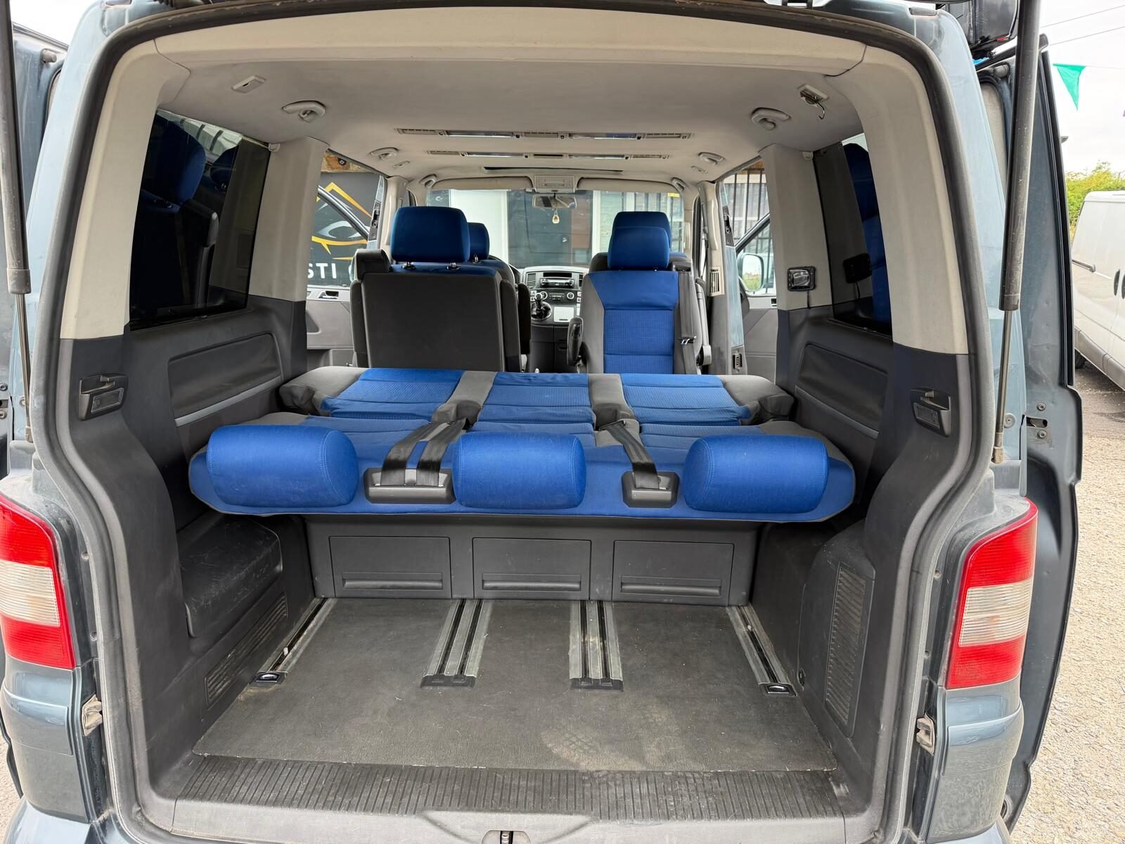 VOLKSWAGEN MULTIVAN 2.5 TDI