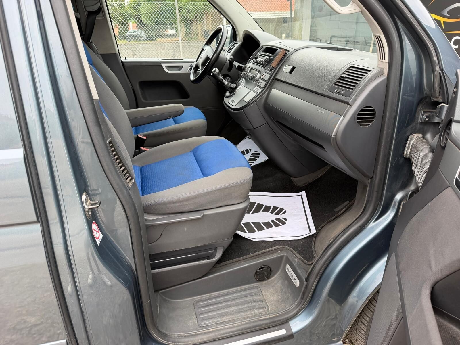 VOLKSWAGEN MULTIVAN 2.5 TDI