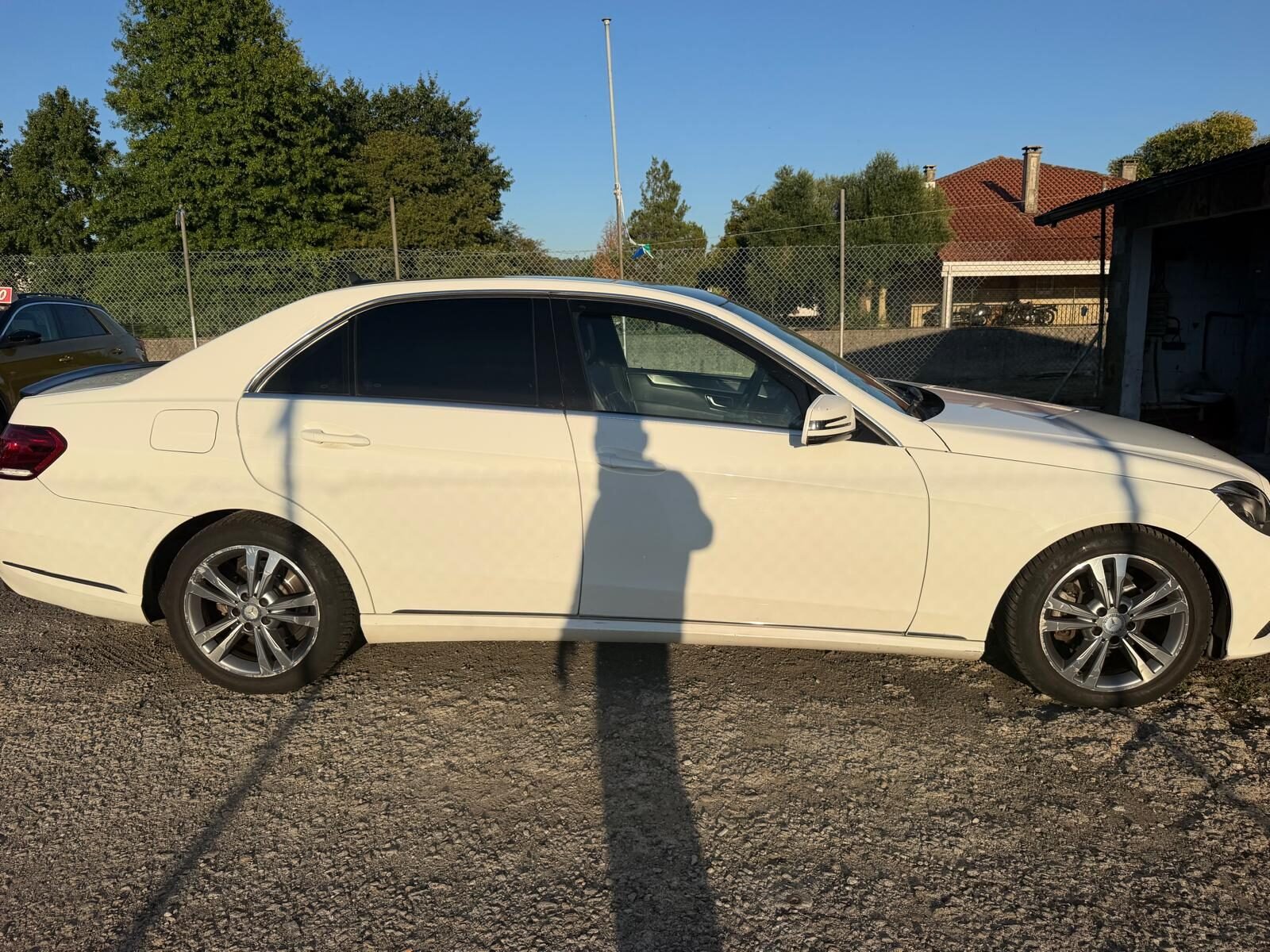 MERCEDES-BENZ E 220