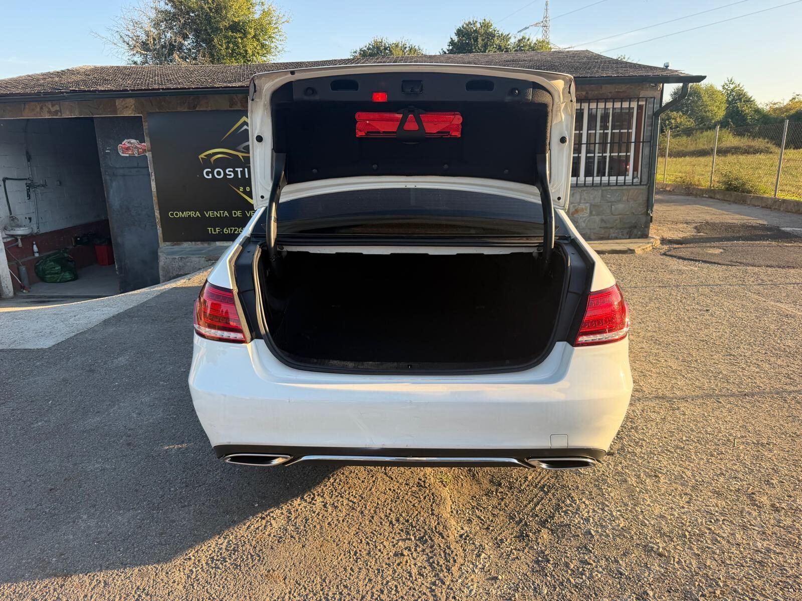 MERCEDES-BENZ E 220