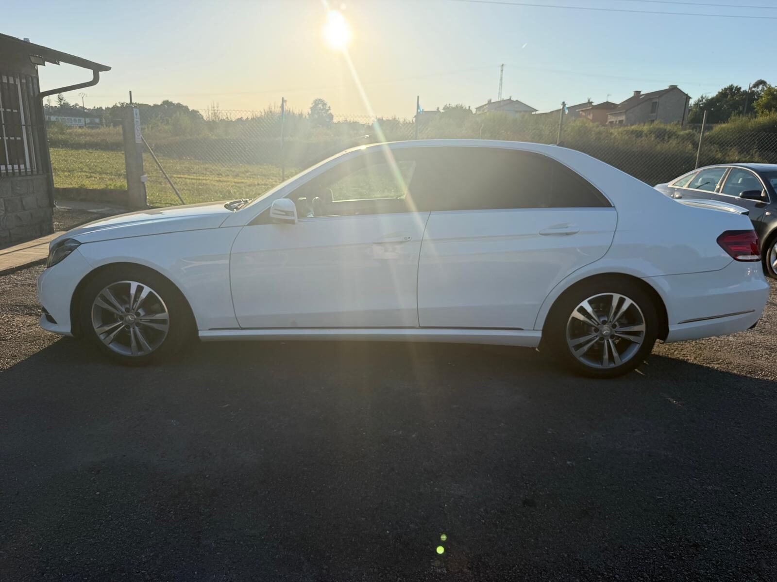 MERCEDES-BENZ E 220