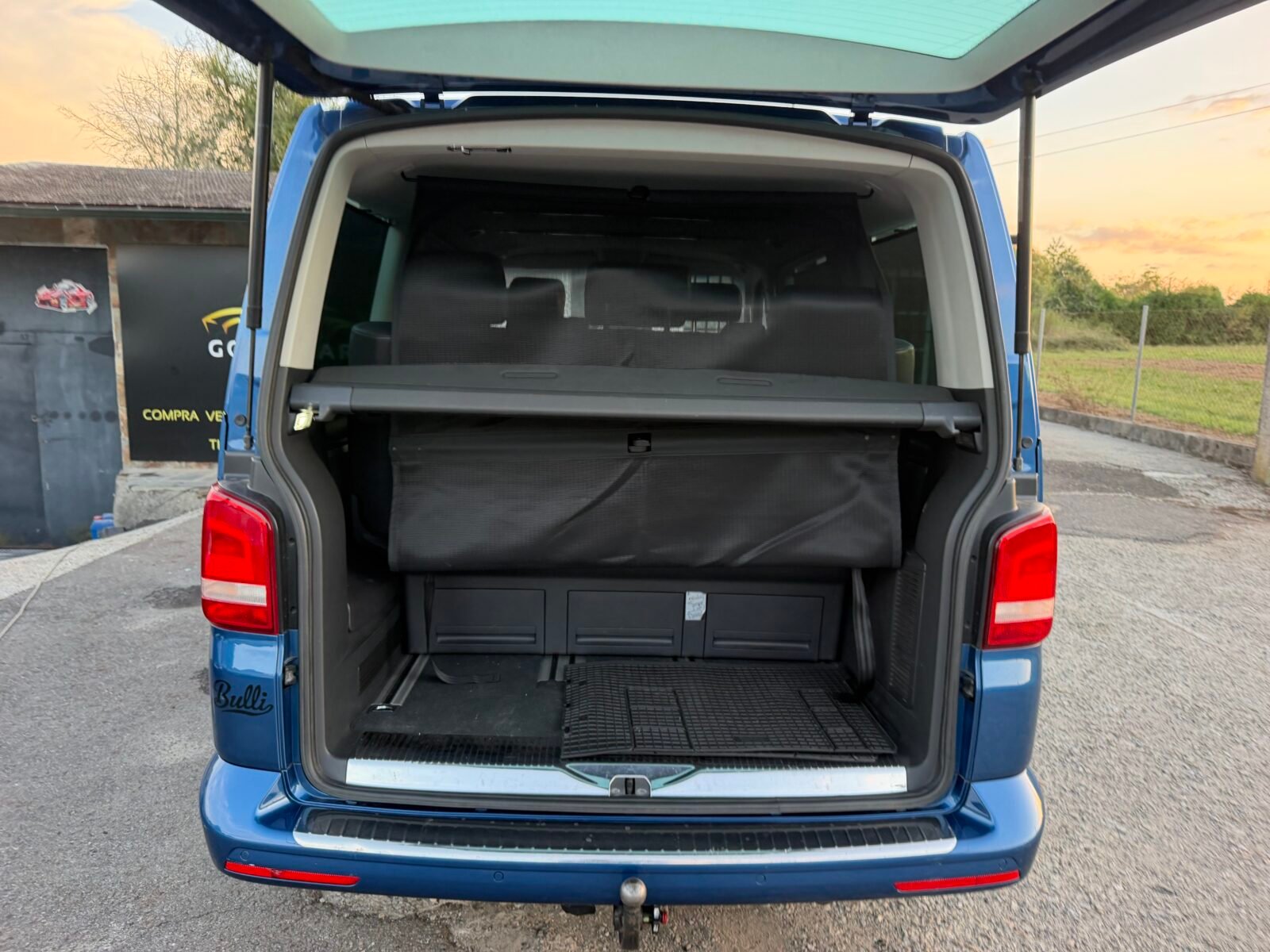 VOLKSWAGEN MULTIVAN 2.0TDI