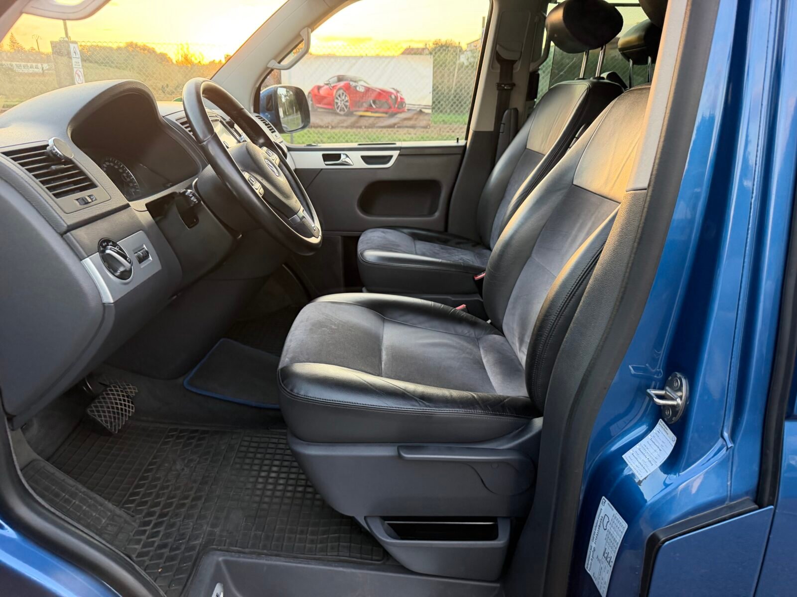 VOLKSWAGEN MULTIVAN 2.0TDI