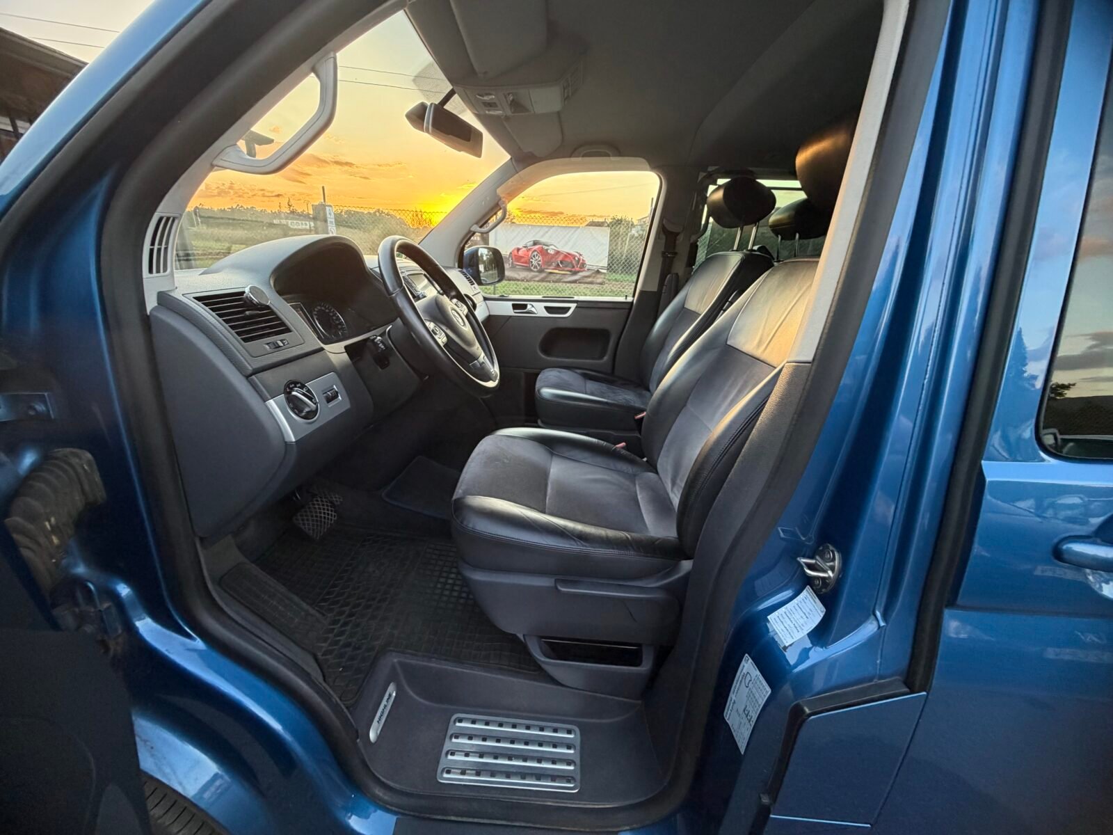 VOLKSWAGEN MULTIVAN 2.0TDI