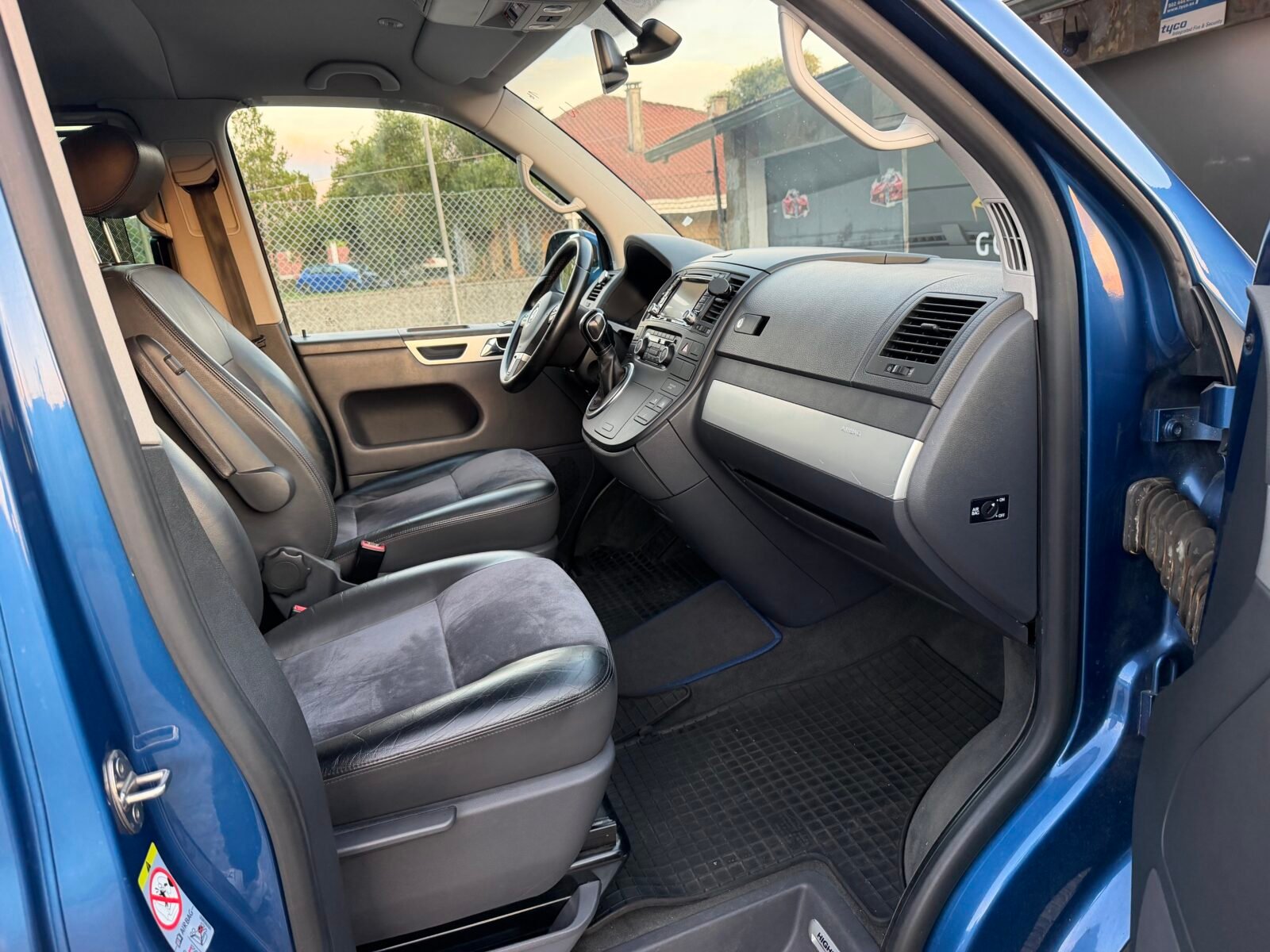 VOLKSWAGEN MULTIVAN 2.0TDI