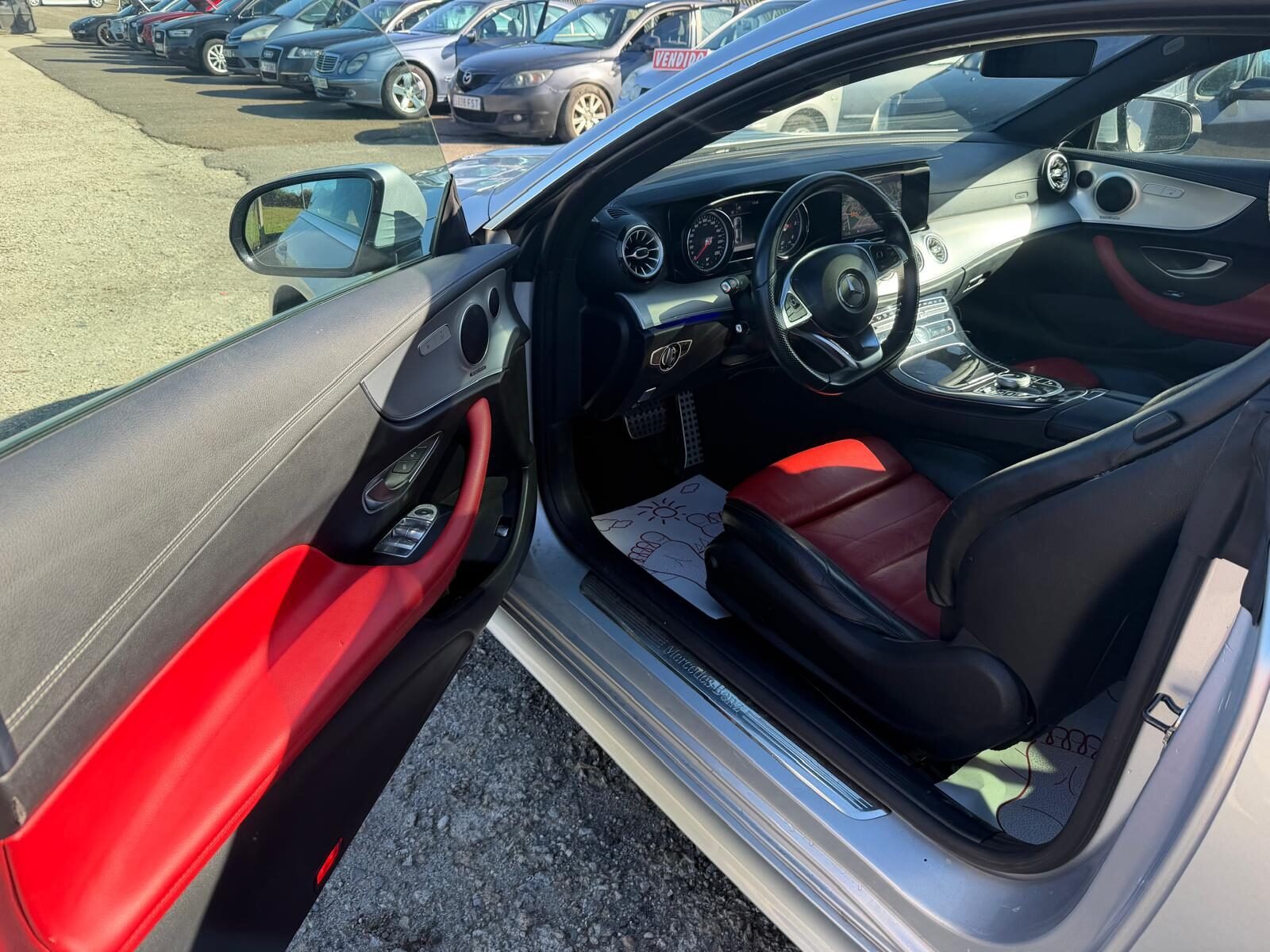 MERCEDES-BENZ E-class 220D AMG LINE